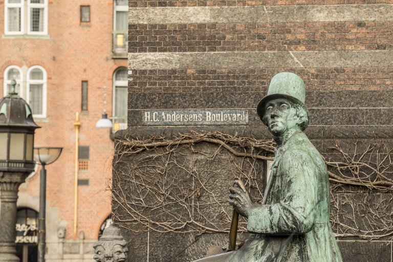Statue af H.C. Andersen på H. C. Andersens Boulevard i København