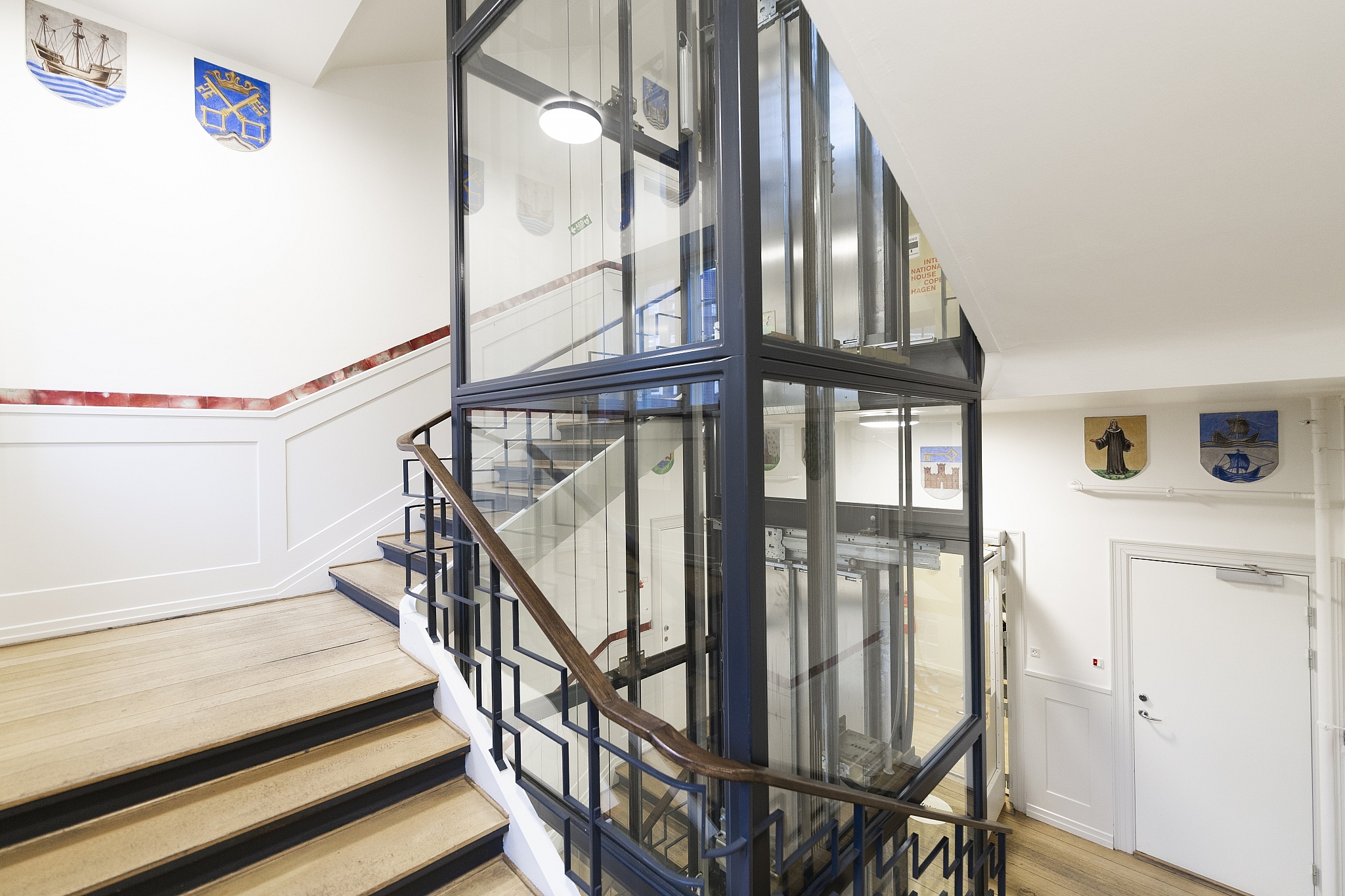 Elevator og trappe i Gyldenløvesgade 11 i København V